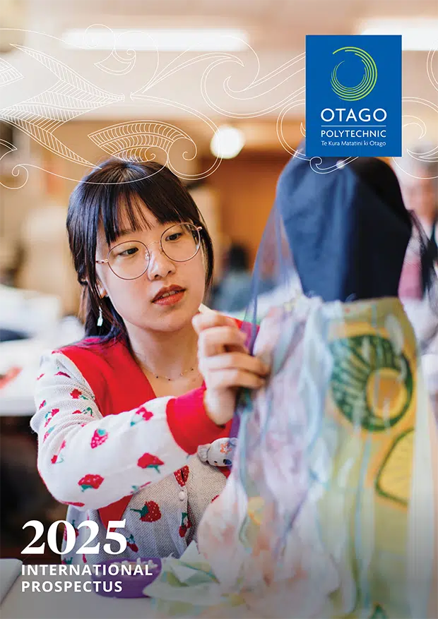 AIC087 INT Prospectus 2025 WEB Including Study Grant 1